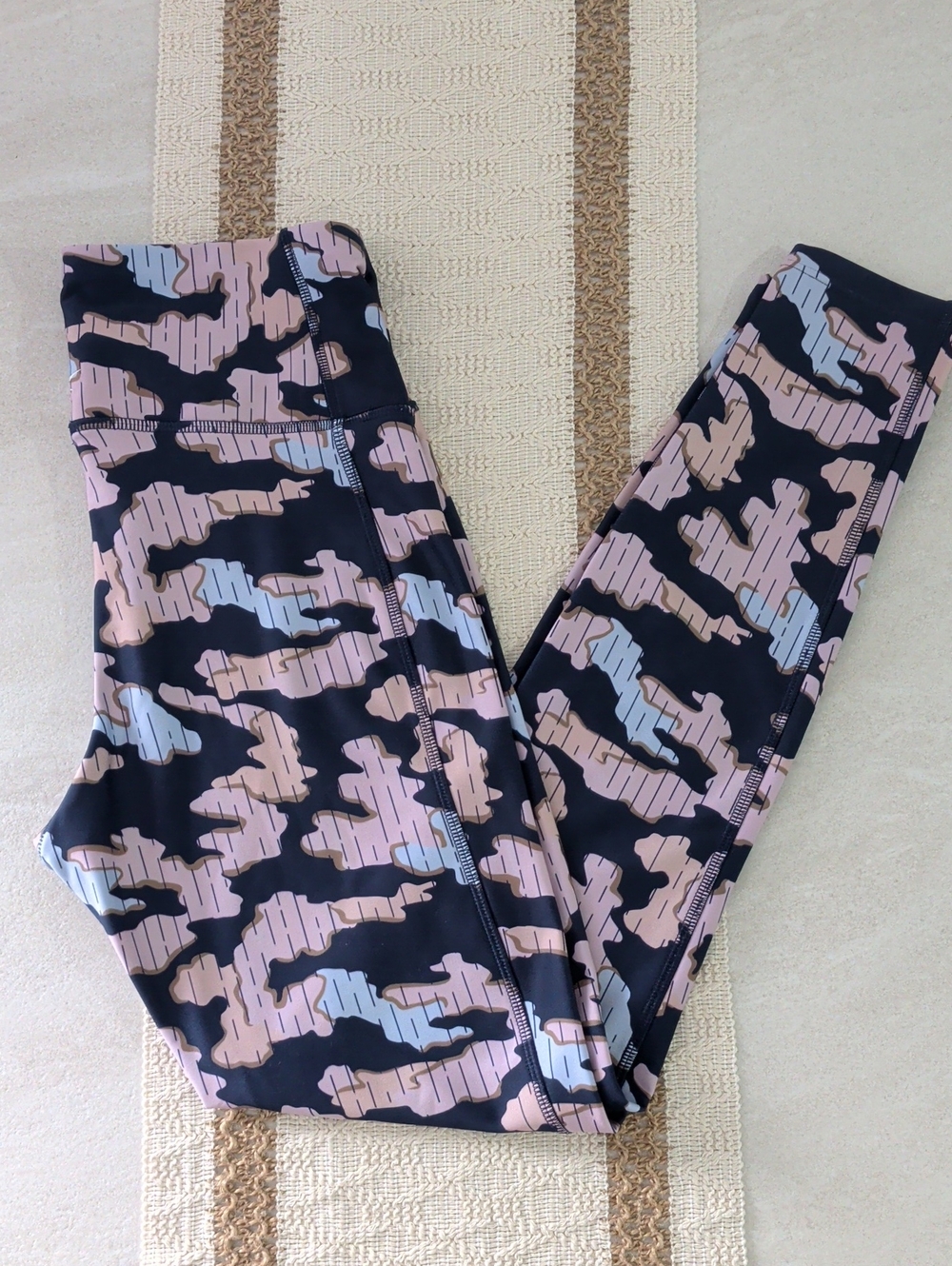 NWOT Reebok Women's Navy Blue Pink & Light Blue Camo Leggings